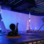 Một ngày hóa thân thành người khổng lồ tại Bảo tàng thế giới thu nhỏ