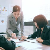 Đào tạo nhân viên mới khiến nhiều người Nhật áp lực