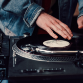 Khơi dậy cảm xúc cho trẻ với âm nhạc từ DJ