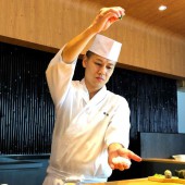 Đầu bếp sushi “có giá” ở nước ngoài, thu nhập gấp nhiều lần tại Nhật