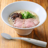 Ippudo cung cấp mì ramen giảm muối, ăn bằng muỗng điện đặc biệt