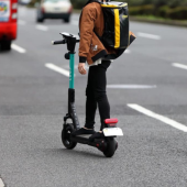 Scooter điện trở thành nỗi ám ảnh của người Nhật