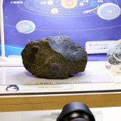 Cơ hội chạm vào thiên thạch sao Hỏa tại Expo 2025