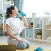 Uống sữa sau khi tập thể dục có giúp phòng ngừa say nắng?