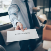 Nhiều người Nhật dùng dịch vụ xin nghỉ việc hộ vì không muốn đi làm lại sau Tết