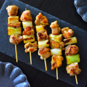 Nhà hàng yakitori “cấm” thực khách lấy thịt gà ra khỏi xiên