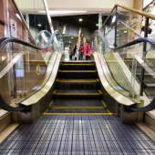 Sự kì lạ vô dụng của chiếc thang cuốn ngắn nhất thế giới