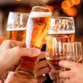 Công ty Nhật tìm cách hút nhân tài bằng đồ uống có cồn và chế độ nghỉ phép “giải rượu”