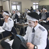 Học viện cảnh sát ở Nhật đưa trang điểm vào chương trình học