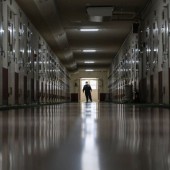 Cuộc sống sau song sắt của người nước ngoài ở Nhật