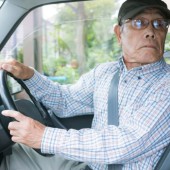 Nhật Bản bắt buộc trang bị hệ thống ngăn đạp nhầm chân ga trên xe hơi