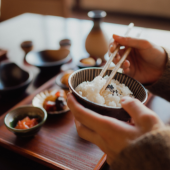 Giá lương thực tăng khiến người dân Tokyo thay đổi chế độ ăn hằng ngày?