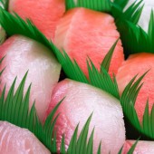 Những dải cỏ nhựa trong hộp sushi dùng để làm gì?