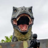 Chạy trốn khủng long bạo chúa trong “công viên kỷ Jura” tại Nhật Bản