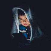 Một thành phố ở Nhật đề xuất giới hạn sử dụng smartphone tối đa 2 giờ/ngày