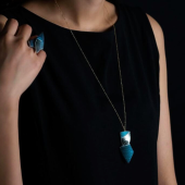 Tái chế đồ sứ Arita thành trang sức độc đáo