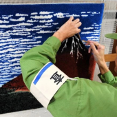 Những “nghệ nhân sau song sắt” giữ gìn nghề dệt thảm Sakai Dantsu