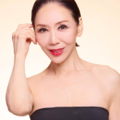 Ngôi sao tuổi 66 tỏa sáng tại Miss Universe Nhật Bản