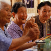 Moai - Bí quyết “sống lâu và sống hạnh phúc” của người dân Okinawa