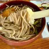 Đến thị trấn cổ trải nghiệm ăn mì bằng cọng hành