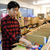 Lạm phát đè nặng giới trẻ Nhật Bản mùa cuối năm