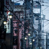 Tại sao bầu trời Nhật Bản lại chằng chịt dây điện?