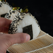 Cơm nắm onigiri - phân loại và cách làm cơm nắm tiện lợi quốc dân của ẩm thực Nhật Bản