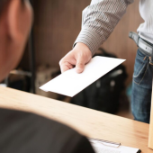 Ngày càng nhiều người Nhật tìm đến dịch vụ "xin nghỉ việc hộ"