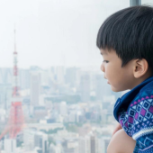 Towaman Kids - Những đứa trẻ lớn lên “giữa tầng mây” đang “rơi vào vực thẳm”