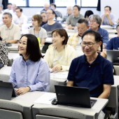 Khi những “sinh viên” Nhật Bản trở lại giảng đường ở tuổi 60