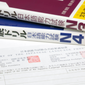 Từ năm 2026, du khách sẽ không được dự thi JLPT tại Nhật Bản