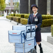 Những “quý cô Yakult” giúp an ủi người già cô độc tại Nhật Bản