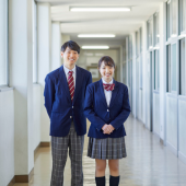 Nguy cơ biến mất của truyền thống tặng cúc áo thứ hai