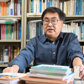 Hành trình 13 năm chinh phục 9 thứ tiếng của dịch giả U70 người Nhật