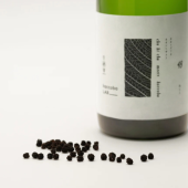 Nhật Bản ra mắt rượu sake làm từ phân sâu bướm