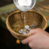 Trải nghiệm “rửa tiền” tại đền Zeniarai Benzaiten ở Kamakura