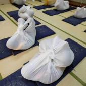 Otonamaki: phương pháp trị liệu bằng cách “gói người”
