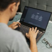 Start-up Nhật phát triển hệ thống nhận diện bài luận do AI viết