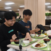“Bữa sáng đủ chất 100 yên” đang gây sốt tại một trường đại học Nhật Bản