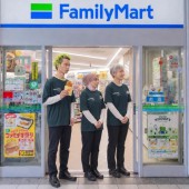 Family Mart ra mắt đồng phục mới và nới lỏng quy định về ngoại hình